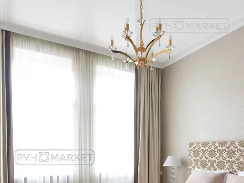 Панель ПВХ потолочная "Белый глянец" широкая длина 3 м фото в интерьере